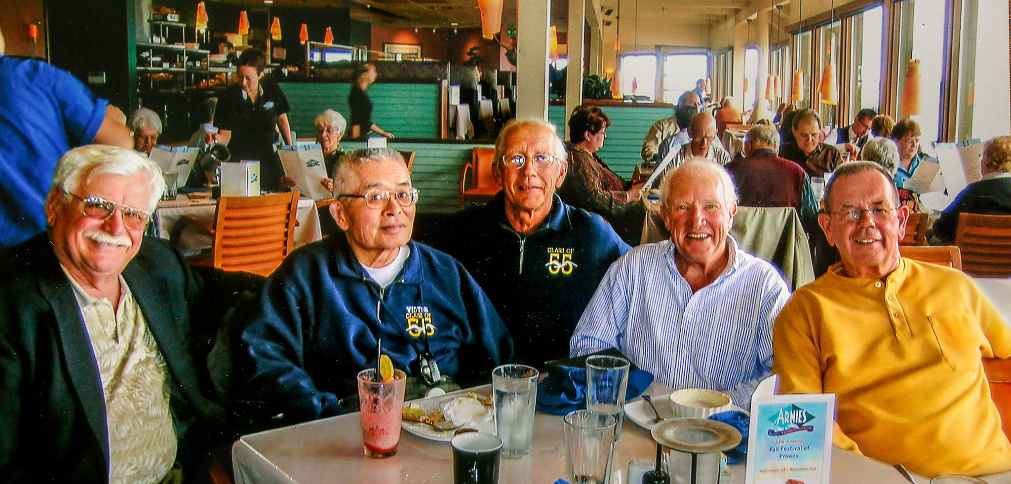 From left, friends from Everett High’s class of 1955, Jack Holl, Victor Hirakawa, Jerry Solie, Wally Hall, and Larry O’Donnell have lunch at Arnies’ in Edmonds Sept. 19, 2007. Victor Hirakawa died Oct. 7.