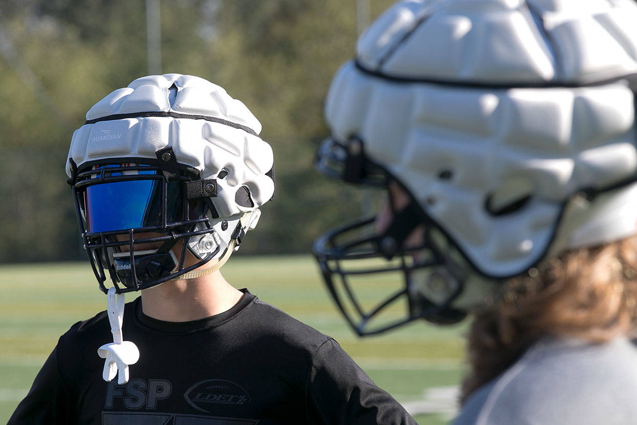 What are Glacier Peak players wearing on their helmets? | HeraldNet.com