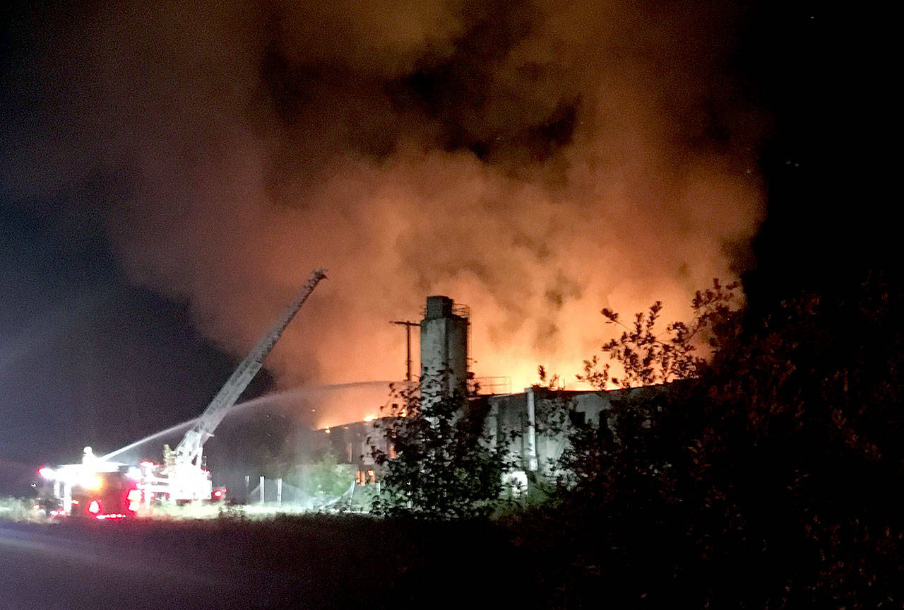 No one hurt when vacant commercial building burns in Monroe | HeraldNet.com