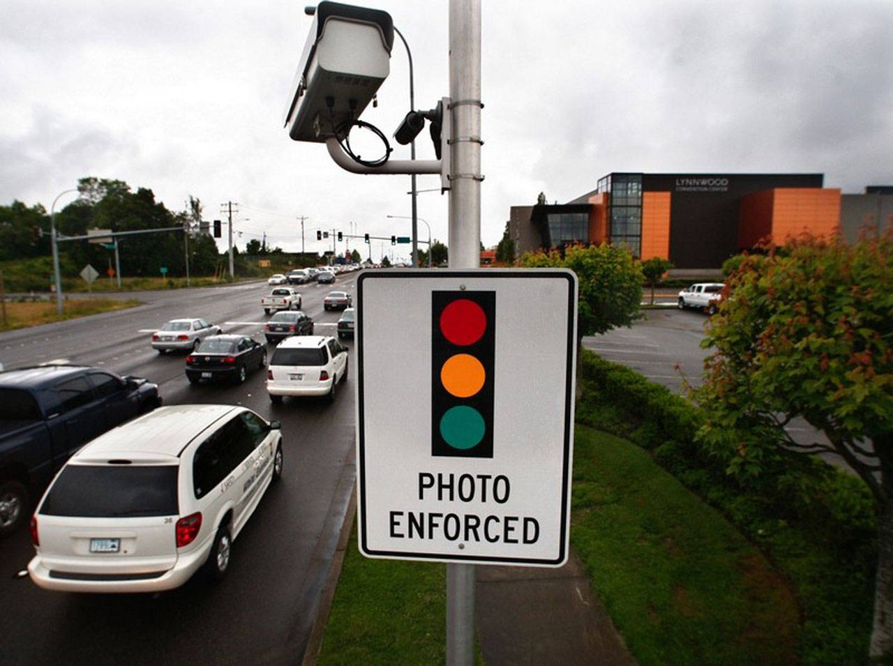 Everett reconsidering traffic-enforcement cameras | HeraldNet.com