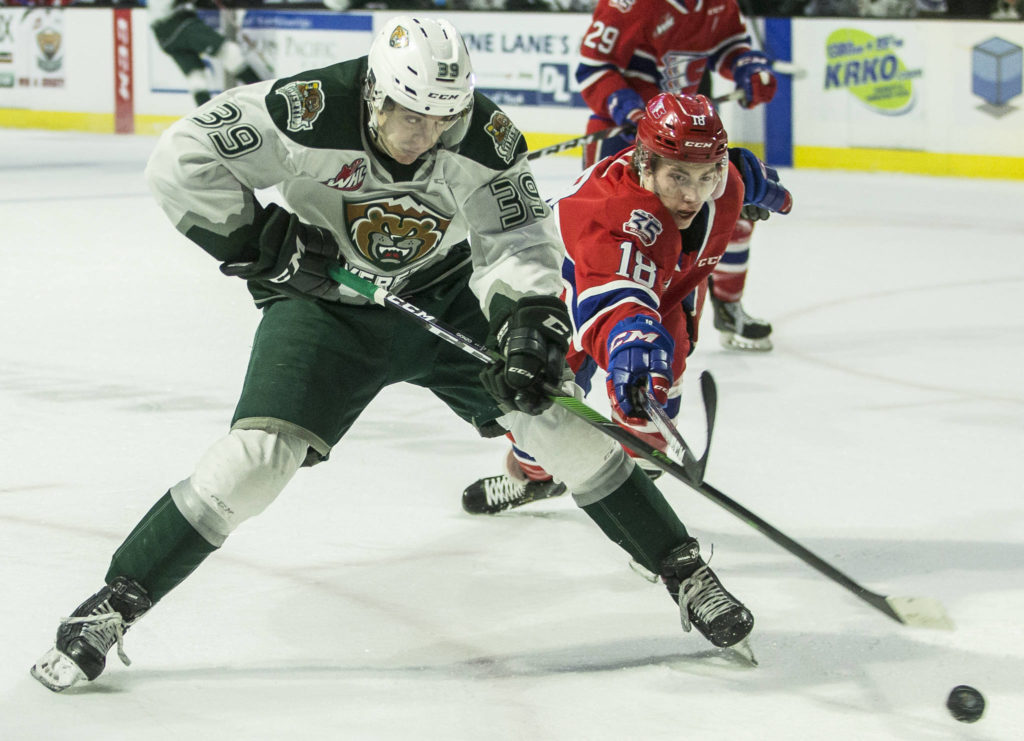 Cole Fonstad dazzles as Silvertips beat the Chiefs, 4-1