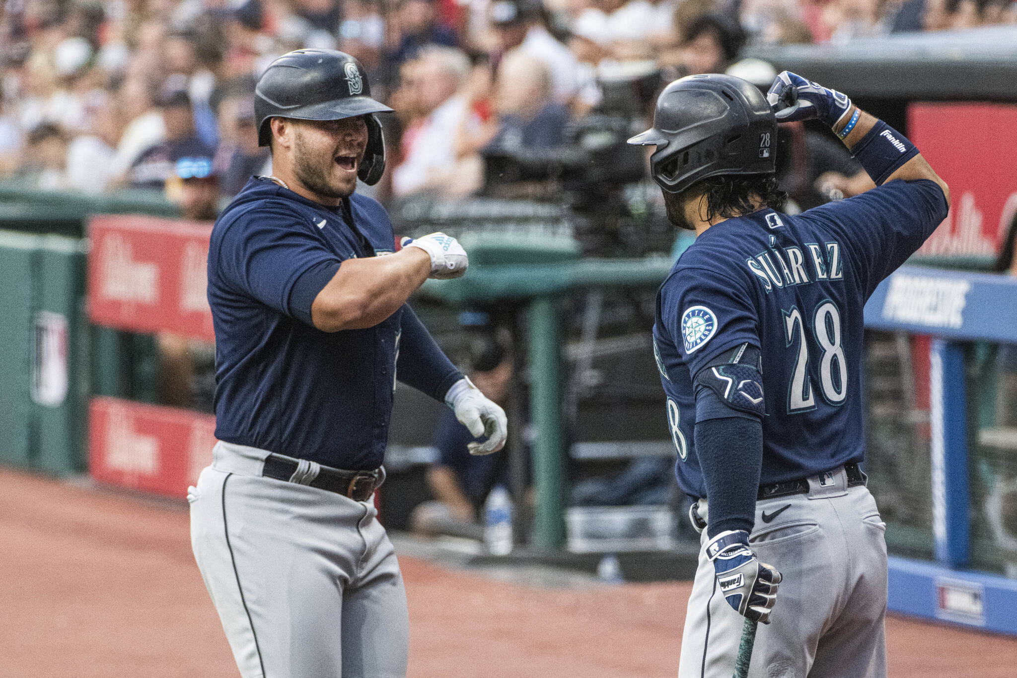 Mariners topple Guardians for 6th straight win