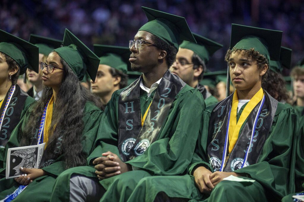 GALLERY Jackson and Everett High Students Graduate