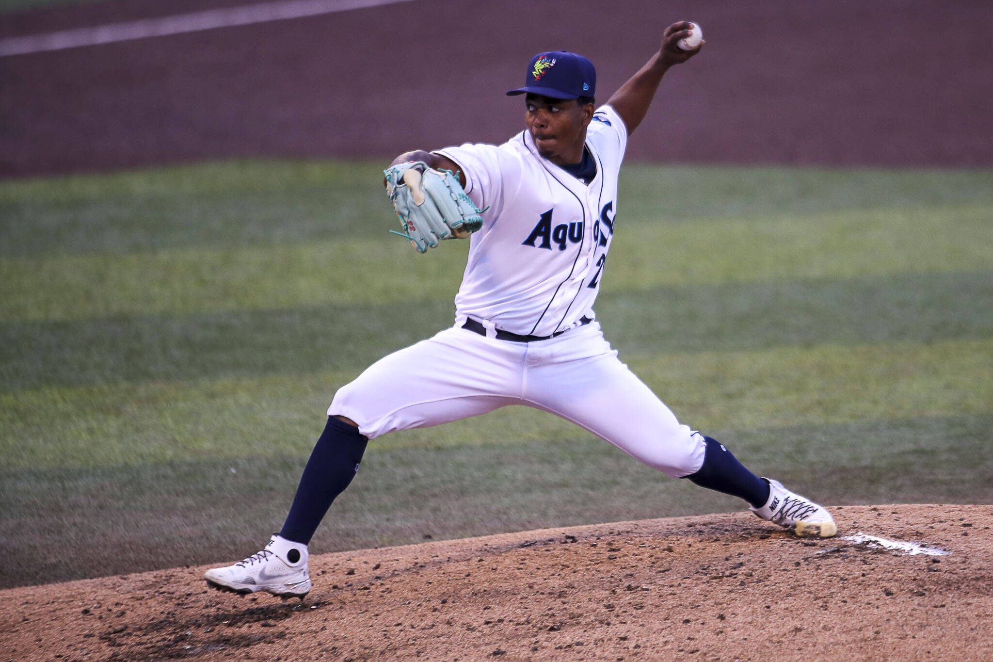 Gilbert pitches five-hit gem, Ford, Pollock homer in Mariners' 6-0 win over  Giants