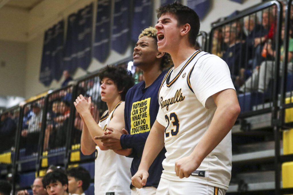 Everett players celebrate during a boys basketball game against Arlington at Everett High School on Friday, Jan. 26, 2024. (Annie Barker / The Herald)
