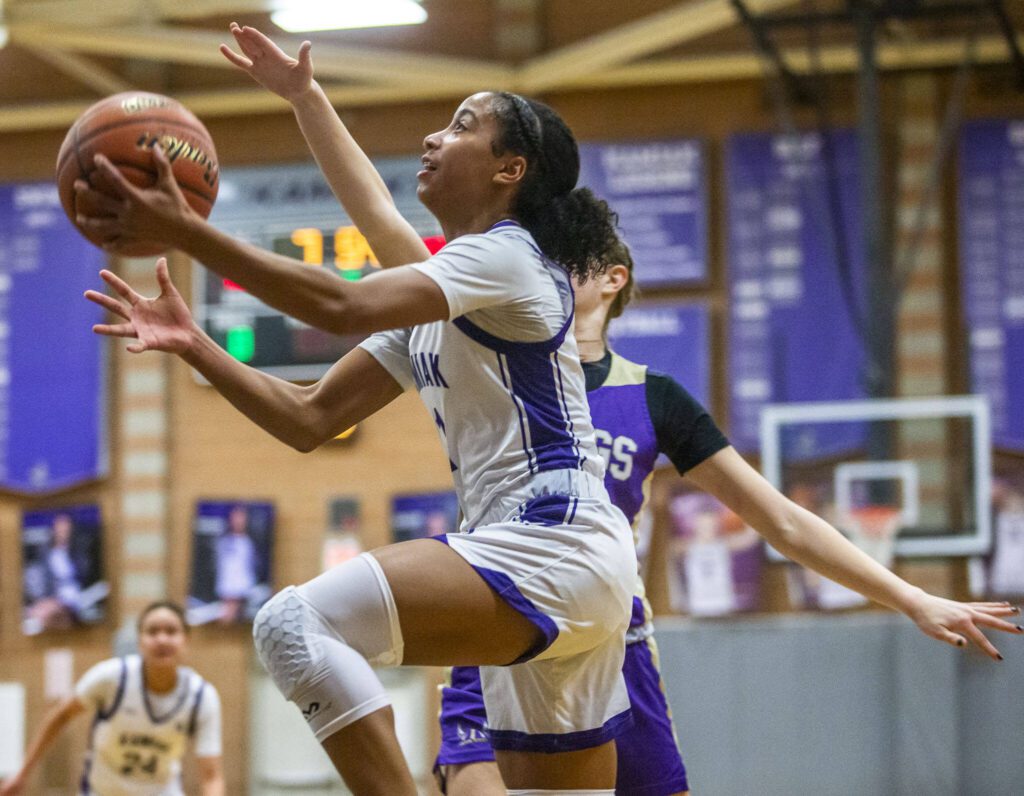 Kamiak’s Zia-Daye Anderson attempts a layup during the game against Lake Stevens on Wednesday, Jan. 3, 2024 in Mukilteo. (Olivia Vanni / The Herald)
